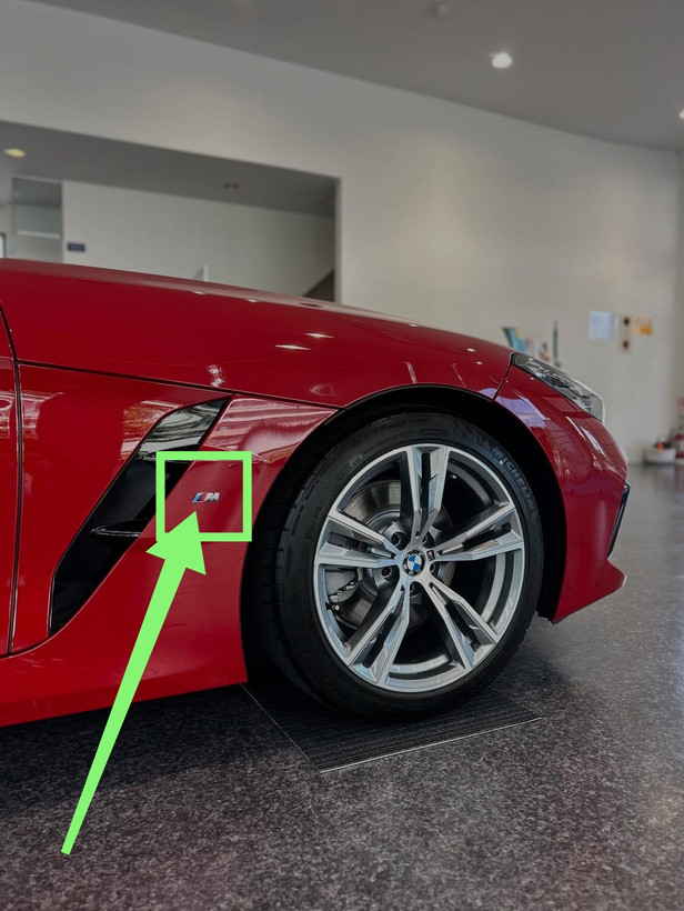 آرم بغل گلگیر جلو M بی ام و X1,X2,X4,iX1, 225L اورجینال bmw از سال 2019 & 2026