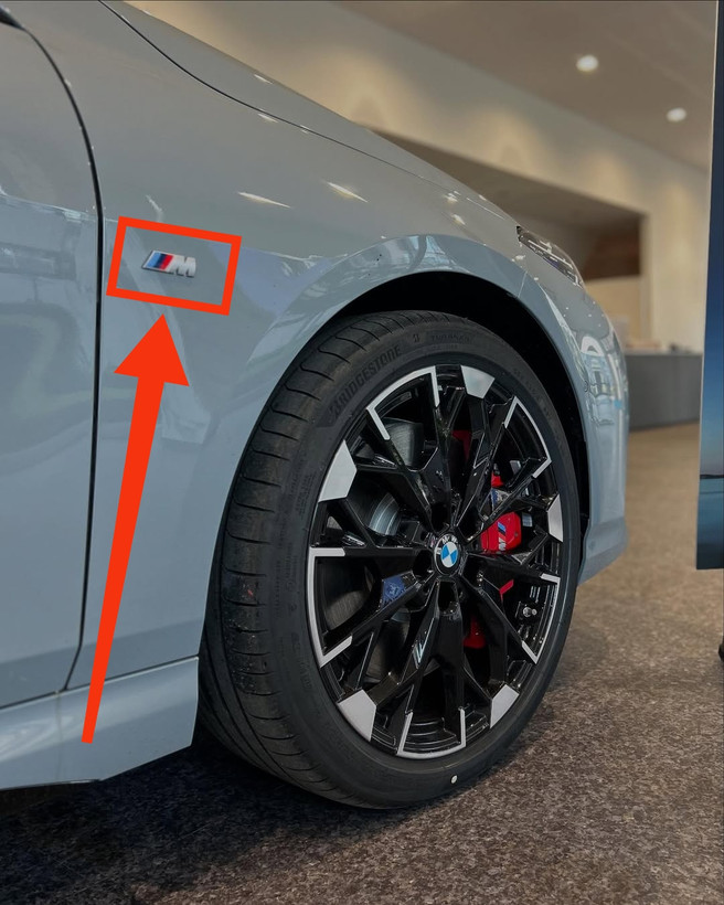 آرم بغل گلگیر جلو M بی ام و X1,X2,X4,iX1, 225L اورجینال bmw از سال 2019 & 2026