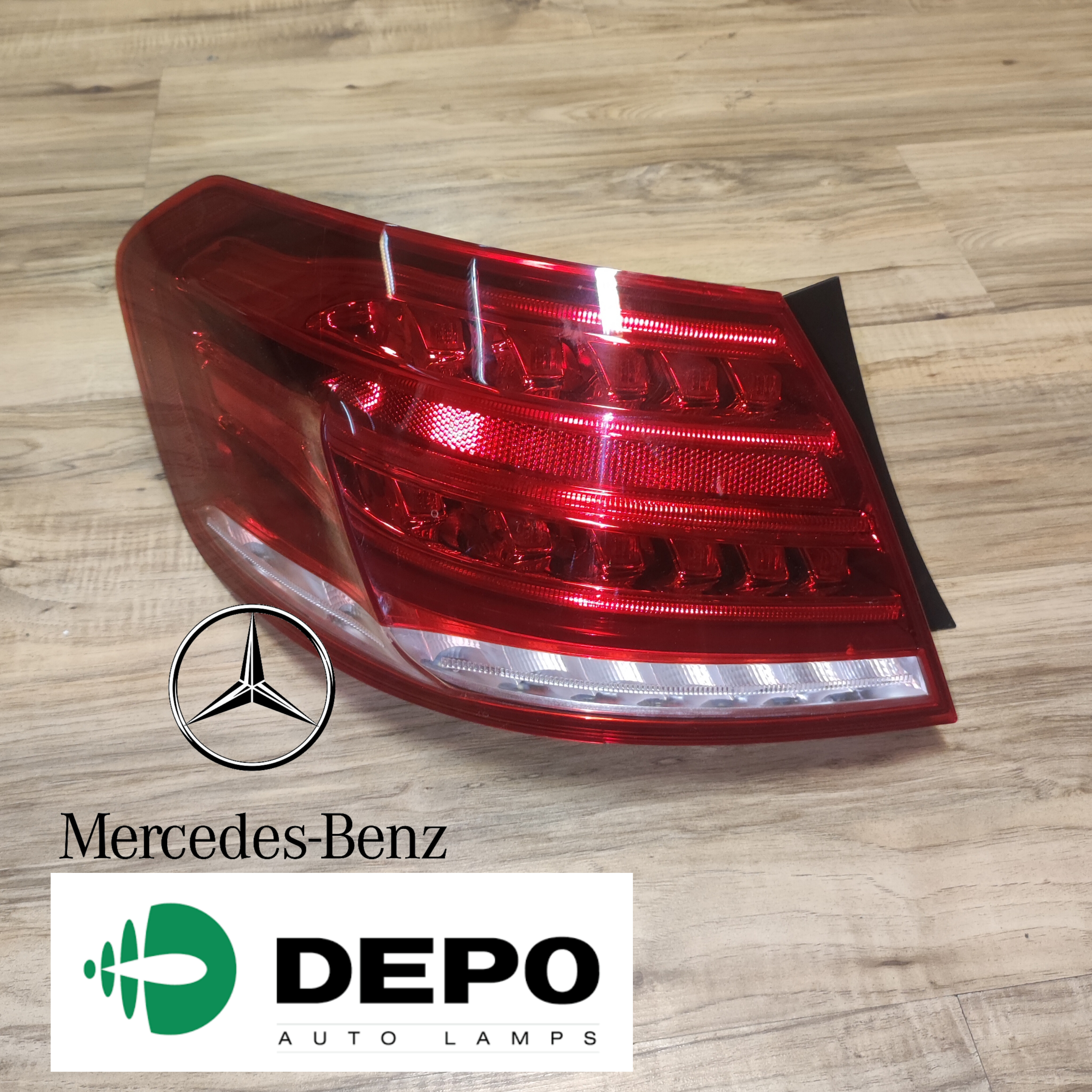 چراغ خطر عقب بنزE250 E280 E350 اتاق W212 از سال 2012 & 2016  سمت چپ(راننده)