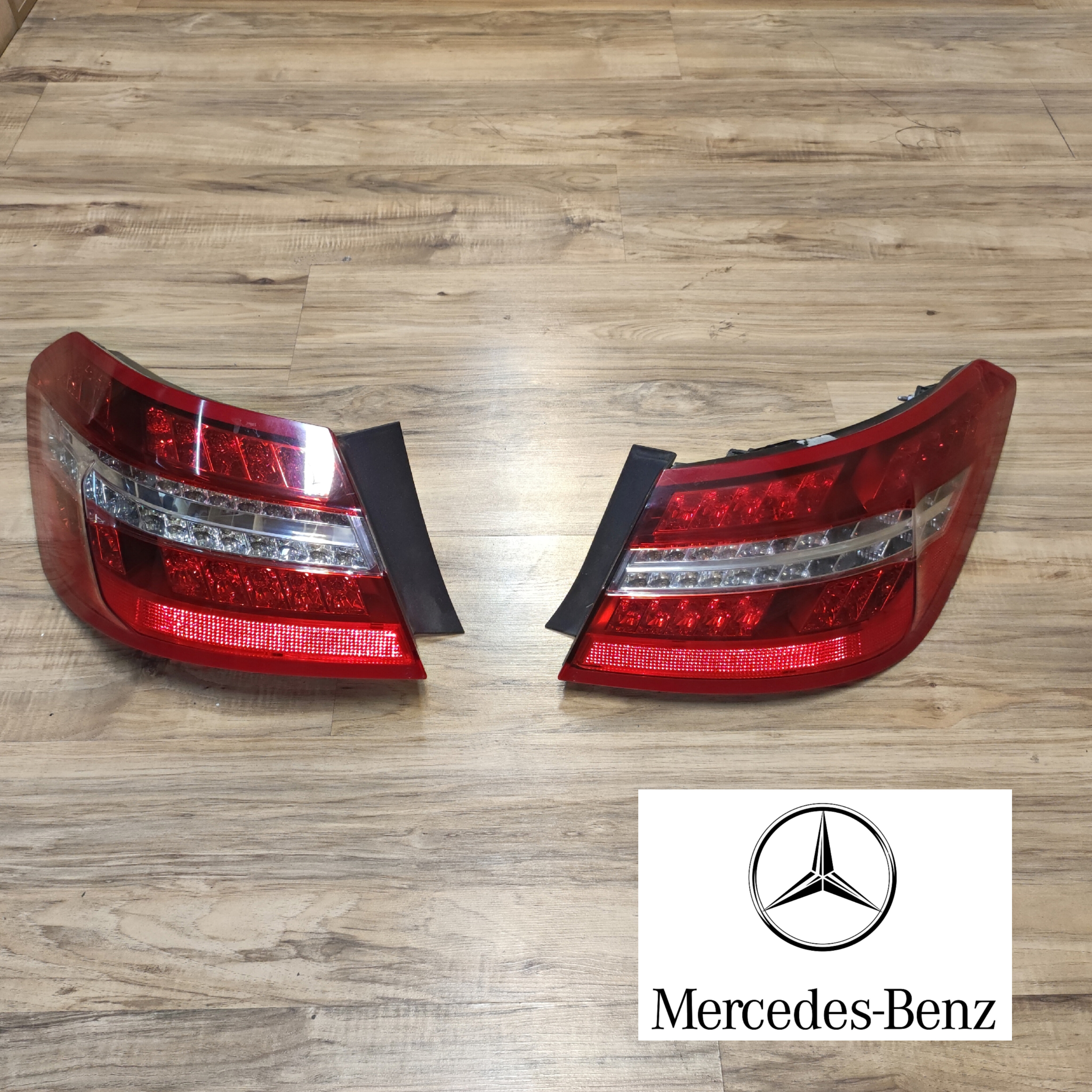 چراغ خطر عقب مرسدس بنز E250E280E300E350اتاقW212 اصلی بنز از سال 2011 & 2014